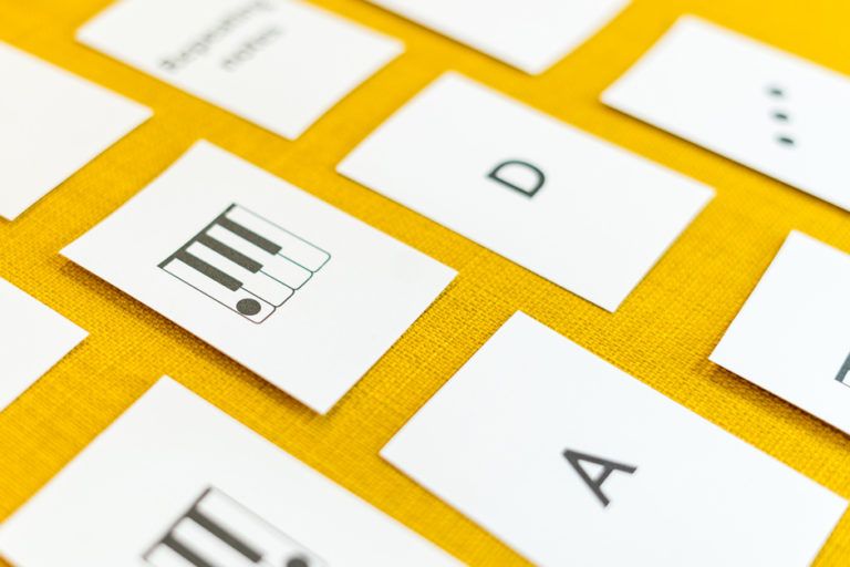 Music note flashcards - Printable download for beginning pianists.